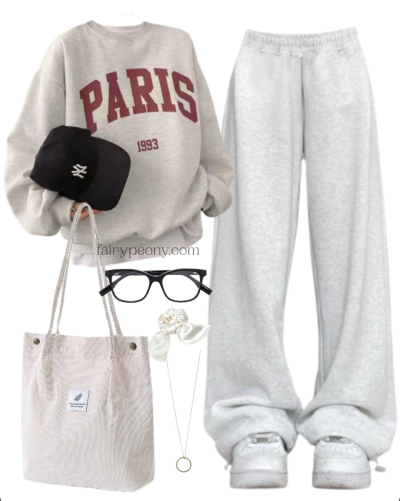 OOTD: Pullover Sweatshirt + Baggy Sweatpants + Corduroy Tote Bag