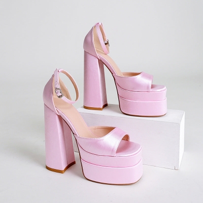 Hentian High Sandals