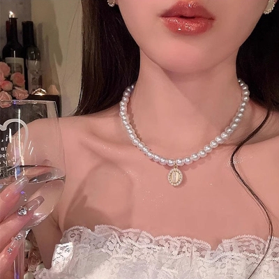 Light Luxury Temperament Pearl Necklace