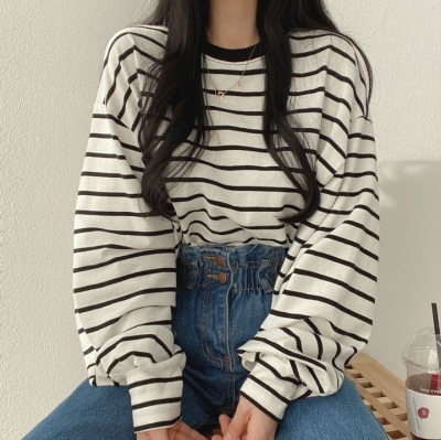 Vintage Round Neck Stiped Sweatshirt