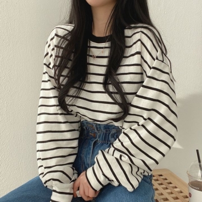 Vintage Round Neck Stiped Sweatshirt